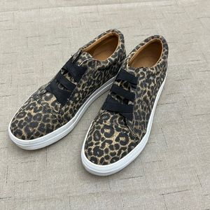 Women’s Report Leopard shoes.